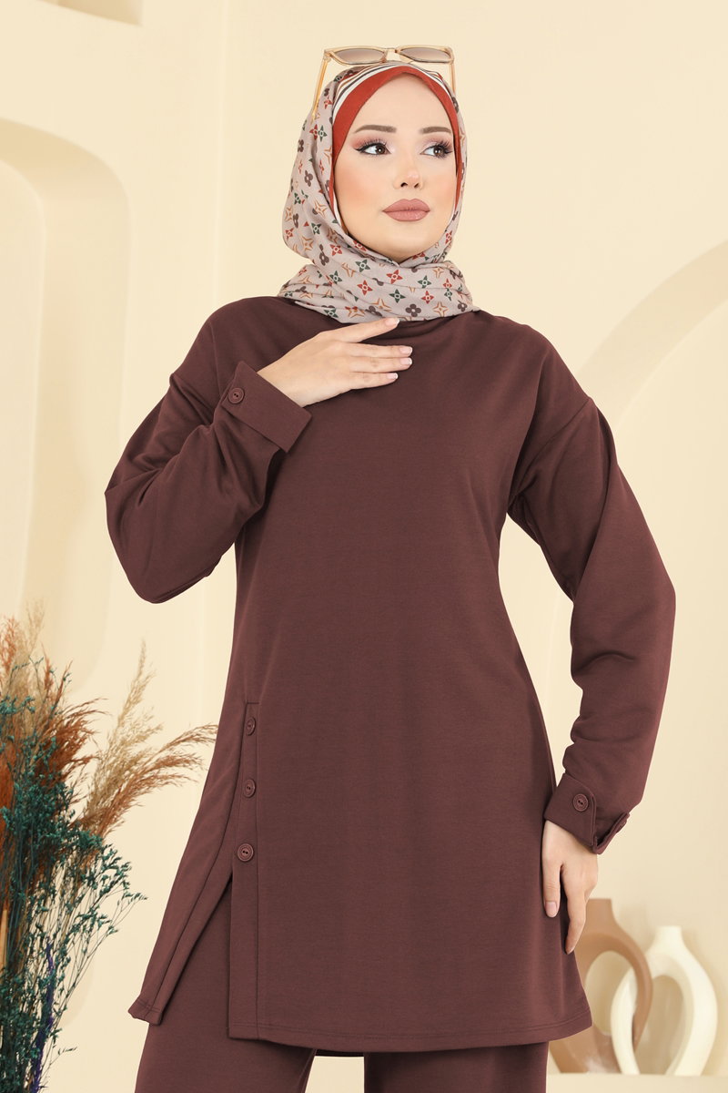 Set with Button-Trim Slits - Brown