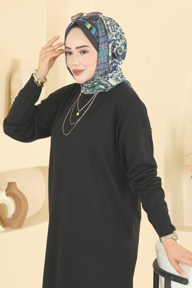 Relaxed Knit Tunic with Slits - Black