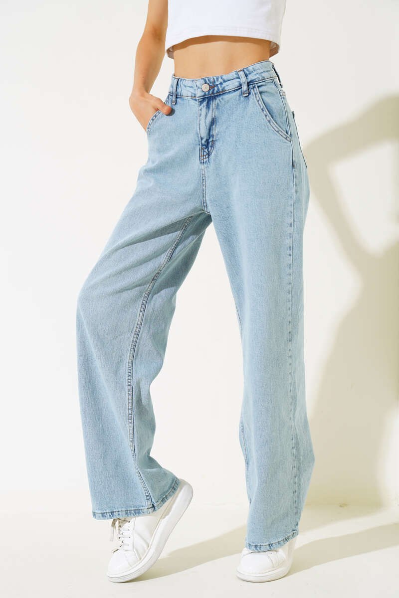 High-Waist Baggy Pants - Light Wash