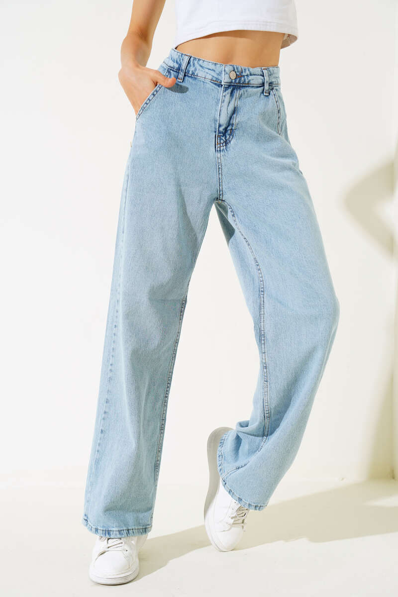 High-Waist Baggy Pants - Light Wash