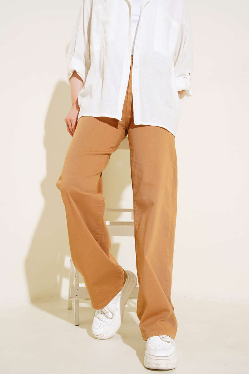 High-Waist Straight-Leg Pants - Camel