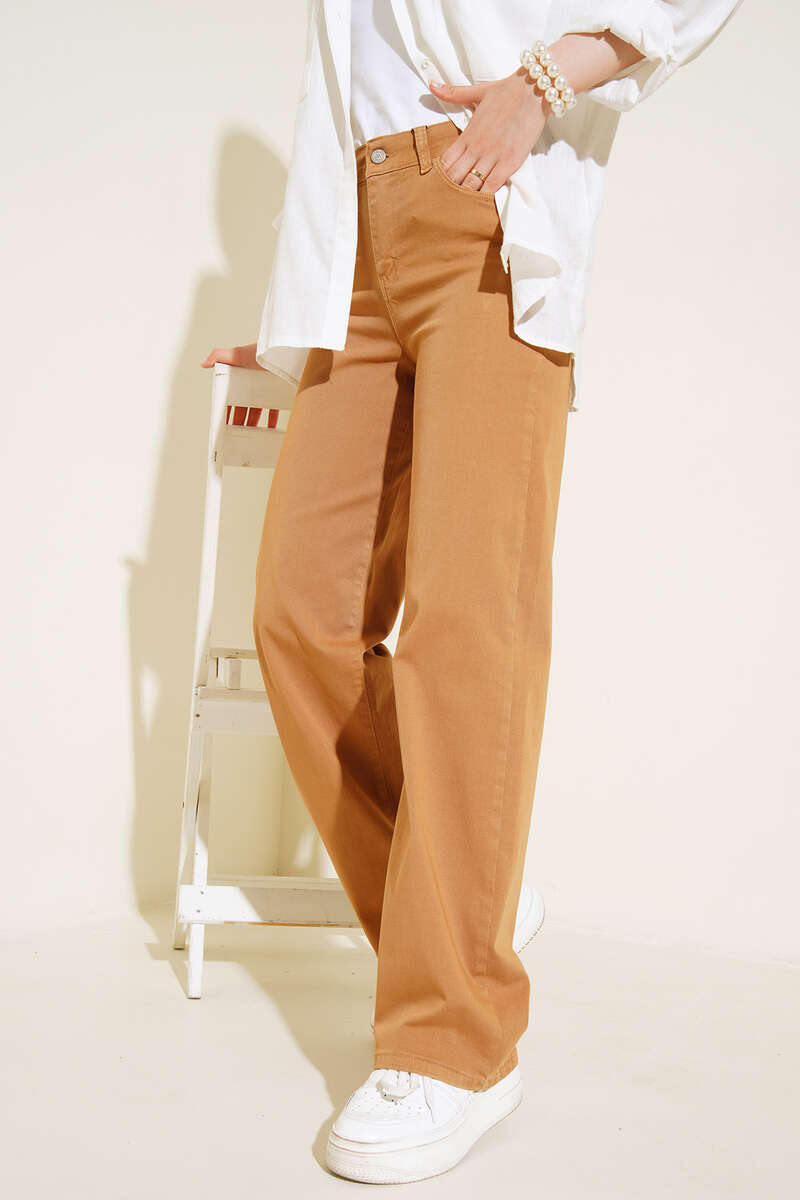 High-Waist Straight-Leg Pants - Camel