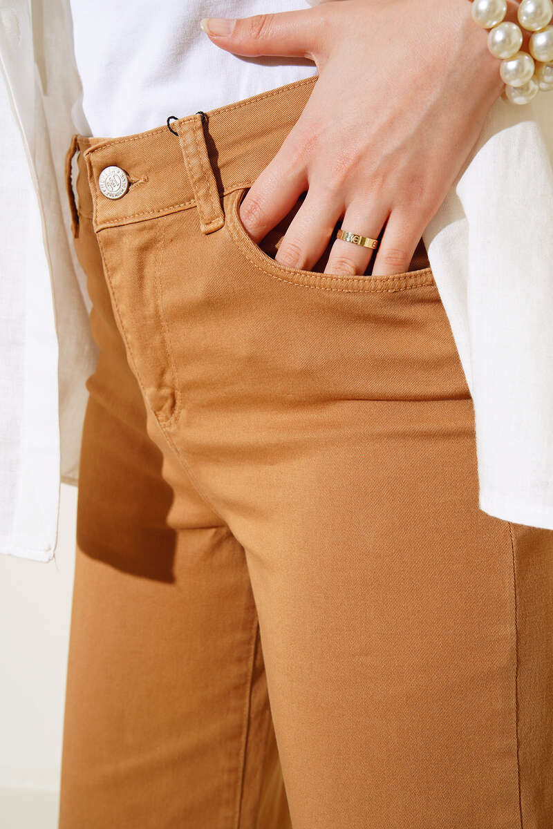 High-Waist Straight-Leg Pants - Camel