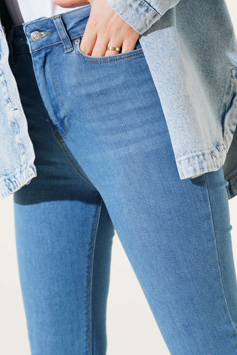 High-Waist Flared Pants - Light Blue